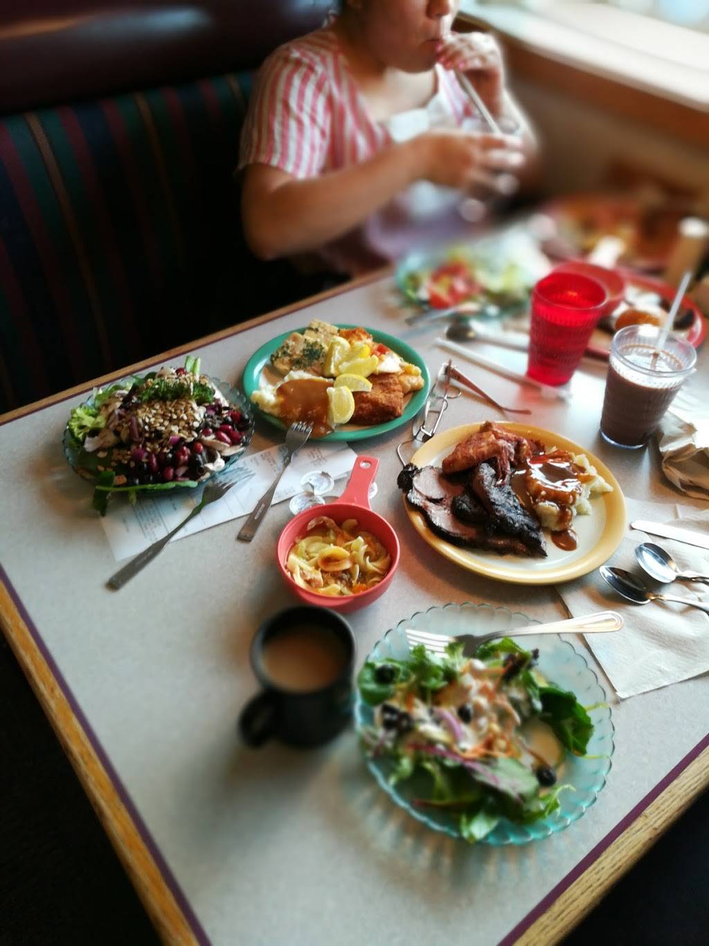 HomeTown Buffet | restaurant | 390 N McKinley St, Corona, CA 92879, USA | 9512730573 OR +1 951-273-0573