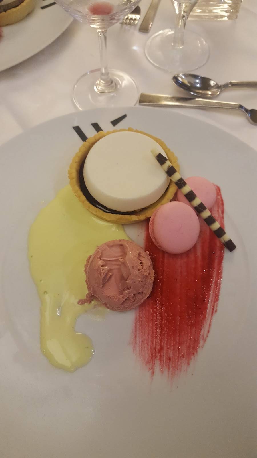 Waterleaf Restaurant | restaurant | 425 Fawell Blvd, Glen Ellyn, IL 60137, USA | 6309422284 OR +1 630-942-2284