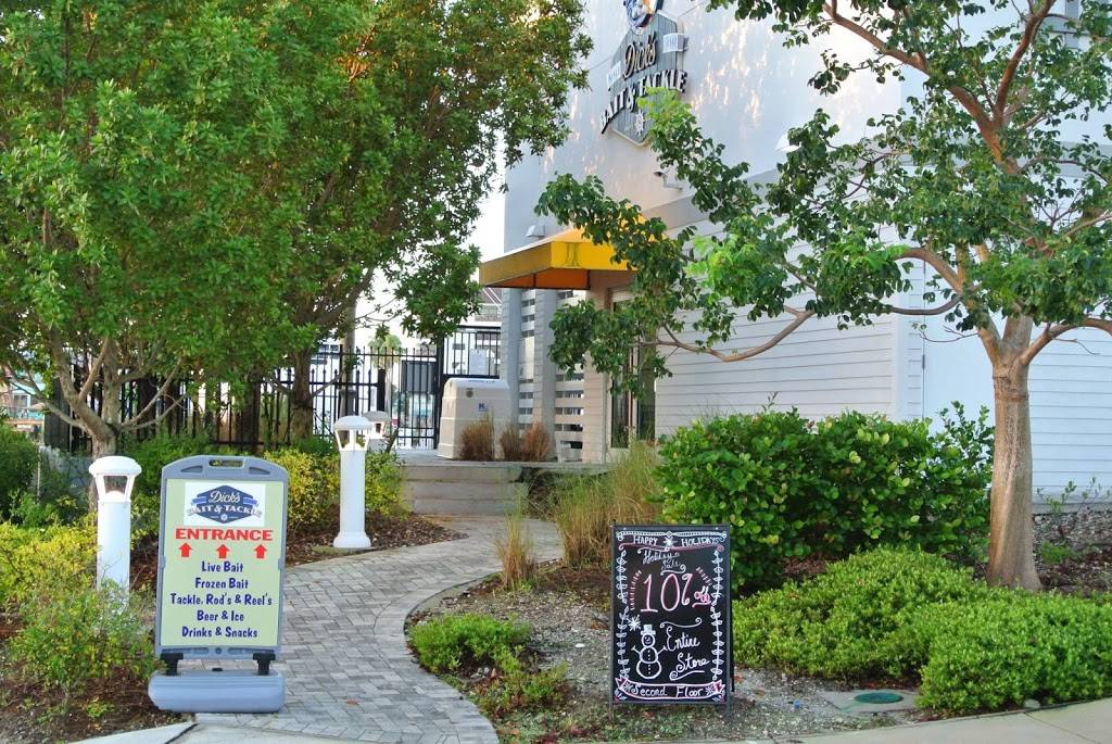 Diversified Yacht Services Inc - Dicks Bait & Tackle - Fuel, Ba | meal takeaway | 751 Fishermans Wharf, Fort Myers Beach, FL 33931, USA | 2397658700 OR +1 239-765-8700