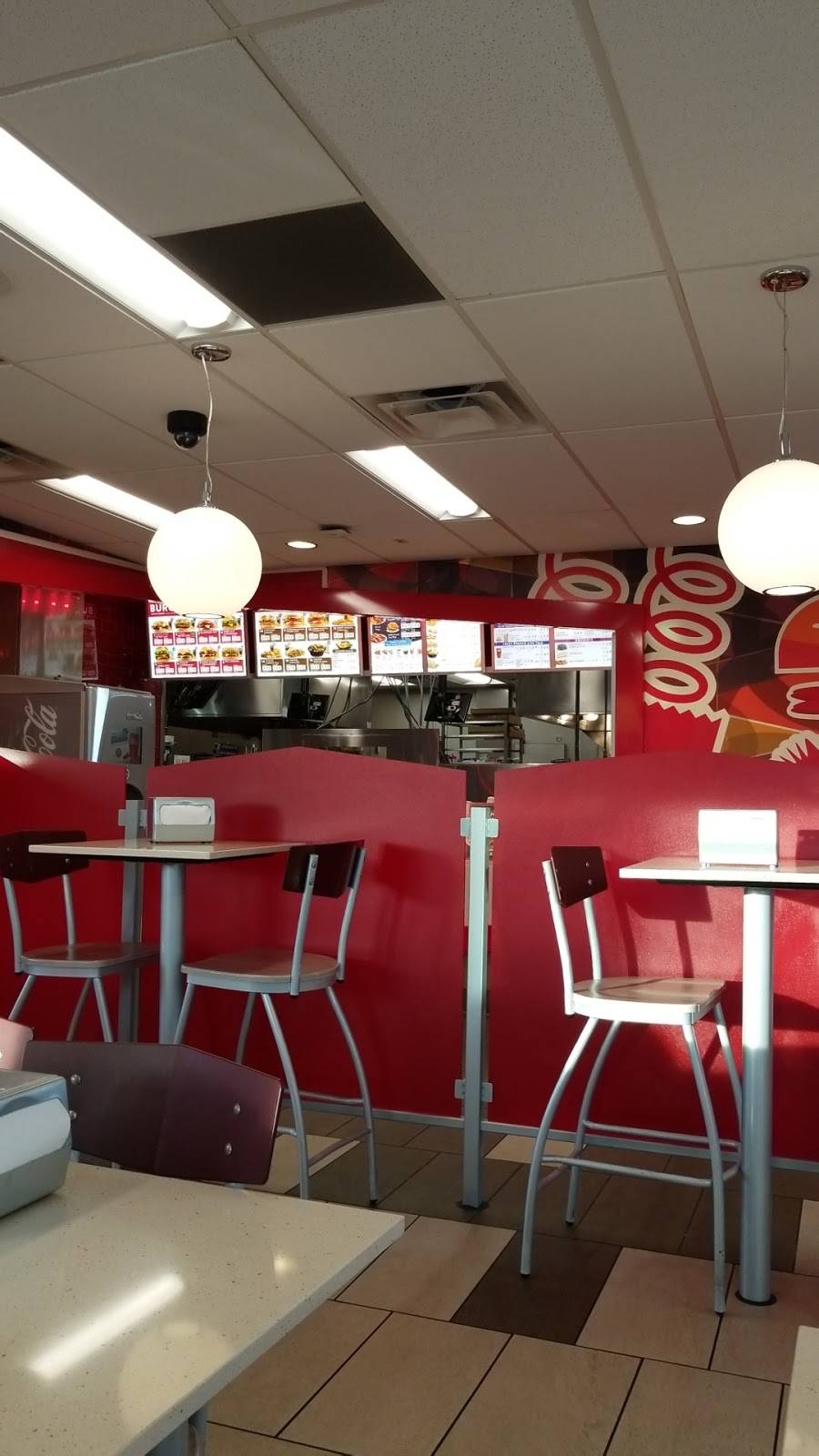 Jack in the Box | restaurant | 404 W Illinois Ave, Dallas, TX 75224, USA | 2149465019 OR +1 214-946-5019