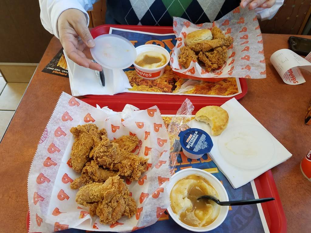 Popeyes Louisiana Kitchen | restaurant | 329 Old Gate Ln, Milford, CT 06460, USA | 2038775200 OR +1 203-877-5200