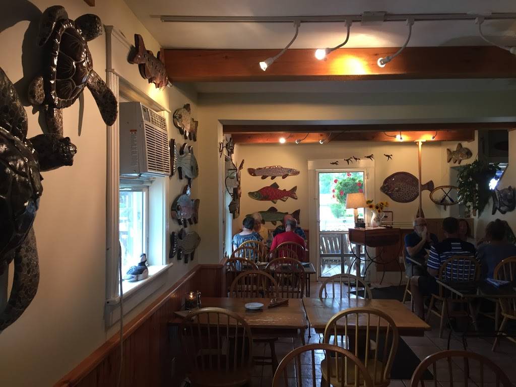 Blue Paddle Bistro | restaurant | 316 US-2, South Hero, VT 05486, USA | 8023724814 OR +1 802-372-4814