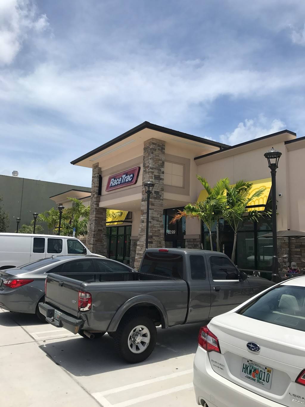 RaceTrac | bakery | 3299 N Federal Hwy, Pompano Beach, FL 33064, USA | 9549424195 OR +1 954-942-4195