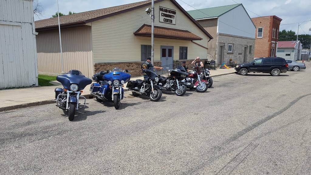 Cherokees Bar & Grill | restaurant | 509 Smith St, Grand Mound, IA 52751, USA | 5638479540 OR +1 563-847-9540