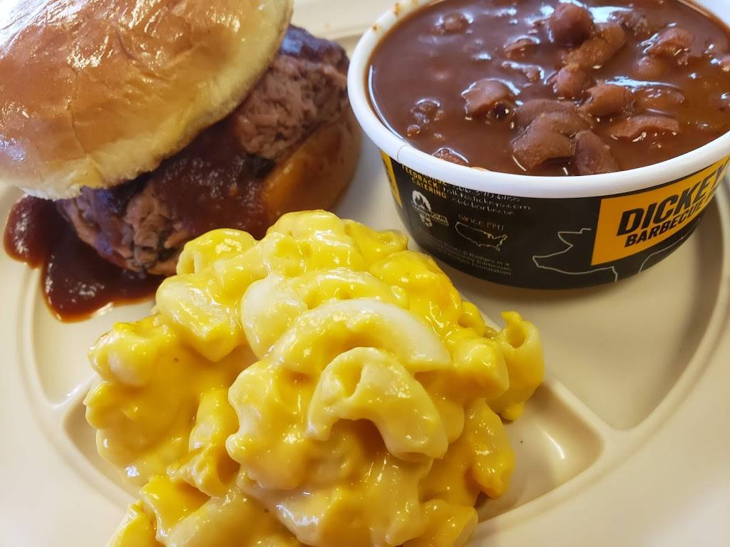 Dickeys Barbecue Pit | restaurant | 1001 N Beckley Ave, DeSoto, TX 75115, USA | 4695678341 OR +1 469-567-8341