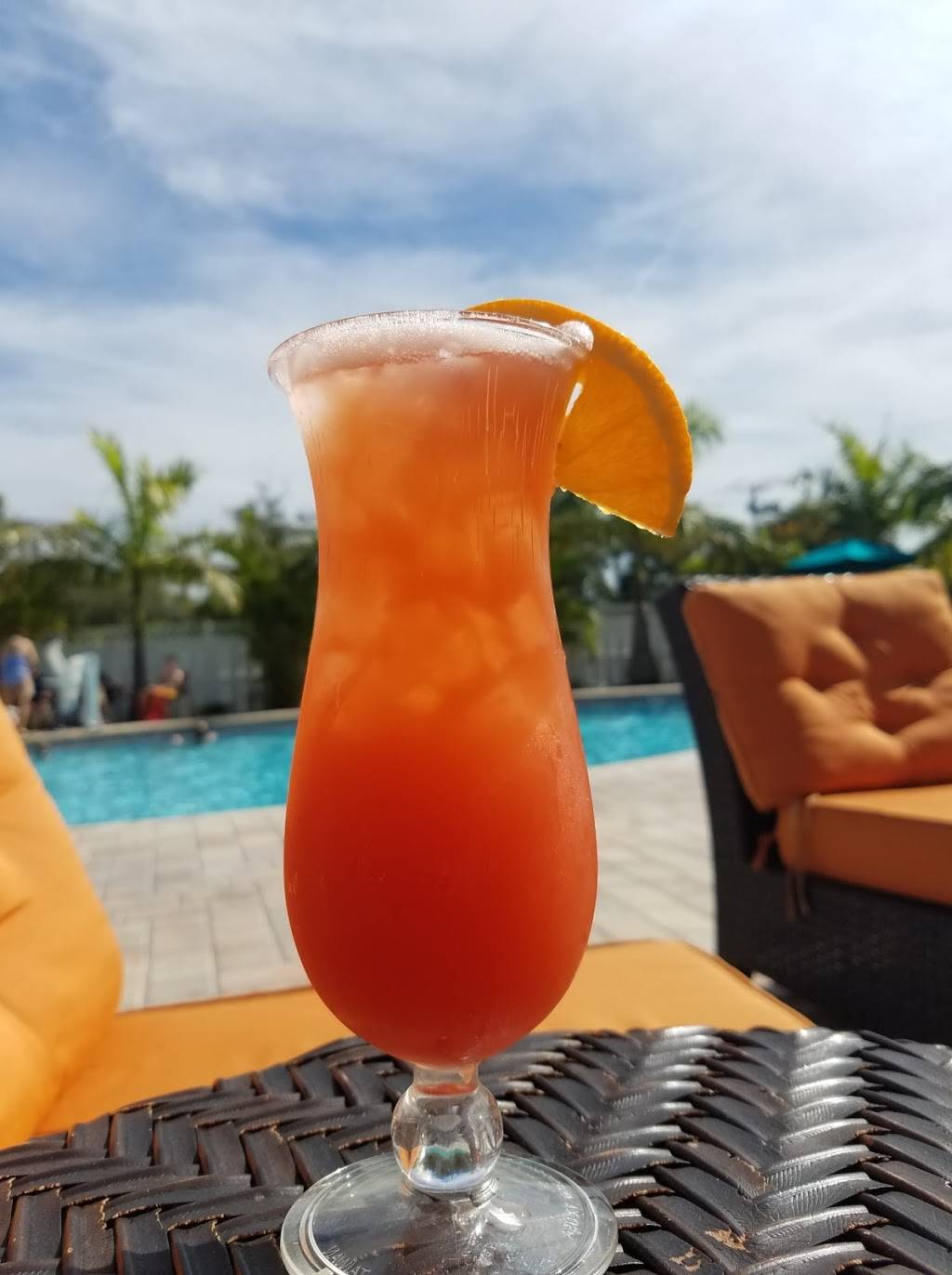 Sand Dollar Pool Bar | restaurant | 6600 S Tamiami Trail, Sarasota, FL 34231, USA | 9419244900 OR +1 941-924-4900