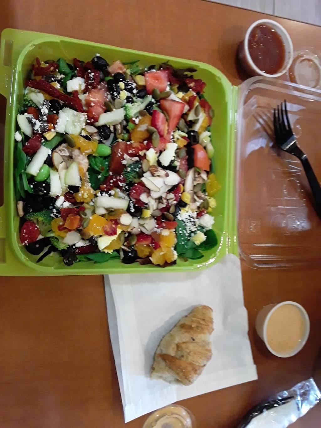 Salata | restaurant | 3000 Blackburn St, Dallas, TX 75204, USA | 2145998507 OR +1 214-599-8507