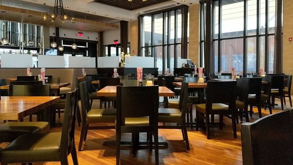 P.F. Changs | restaurant | 15151 Potomac Town Pl, Woodbridge, VA 22191, USA | 7039861133 OR +1 703-986-1133