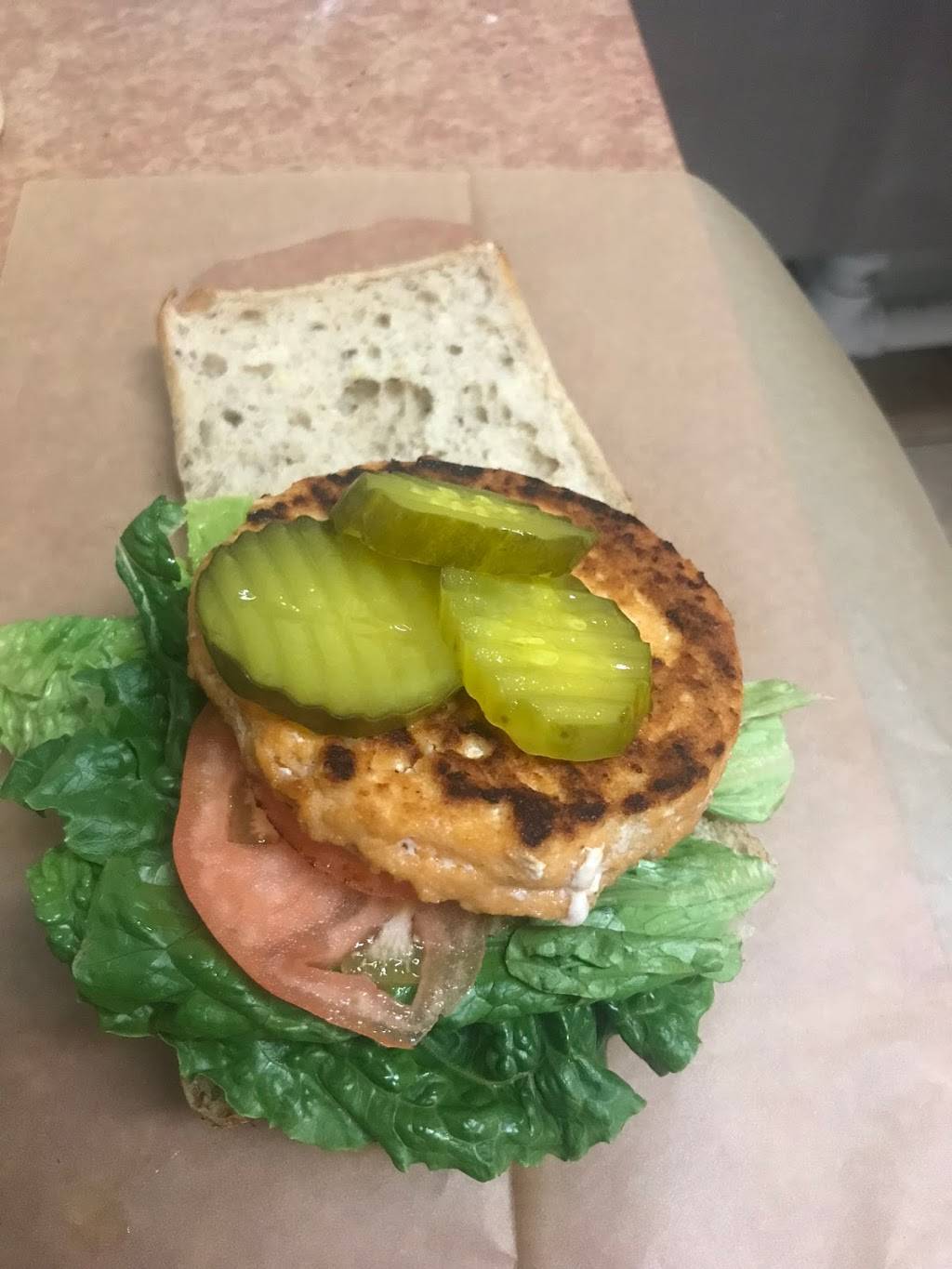 Fish & Chikzz | restaurant | 238 Broadway, Newburgh, NY 12550, USA | 8456707282 OR +1 845-670-7282