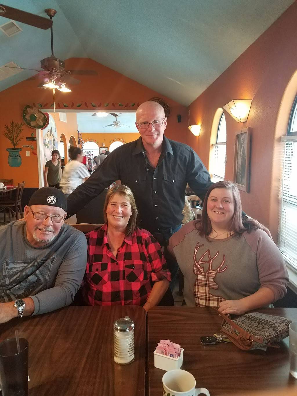 Zapatas Mexican Restaurant | restaurant | 1808 W 2nd St, Taylor, TX 76574, USA | 5123523995 OR +1 512-352-3995