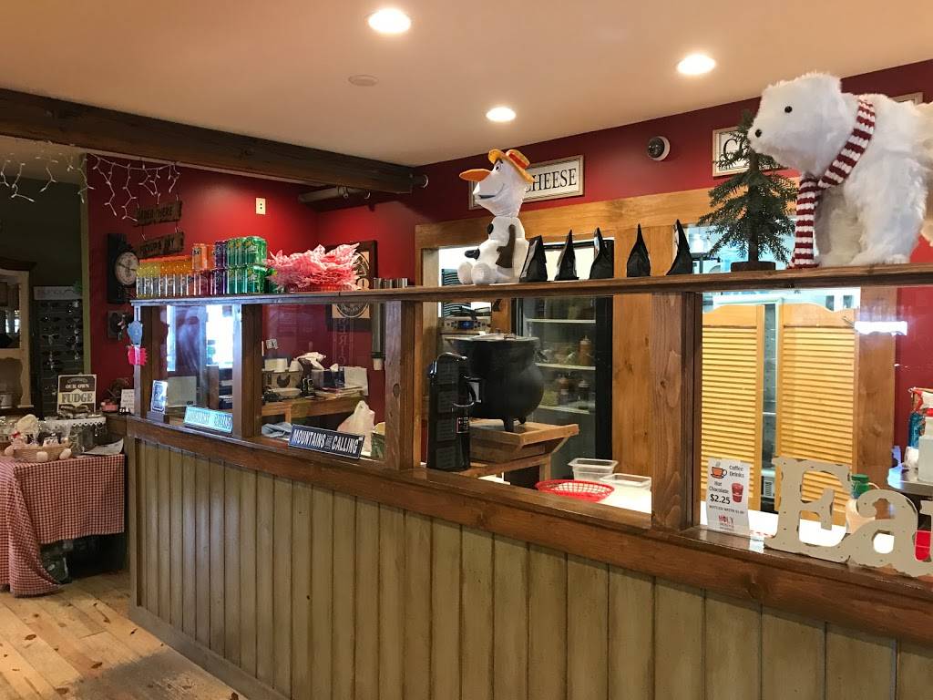 Holy Smokes BBQ | restaurant | 3363 Beech Mountain Pkwy, Beech Mountain, NC 28604, USA | 8283874200 OR +1 828-387-4200