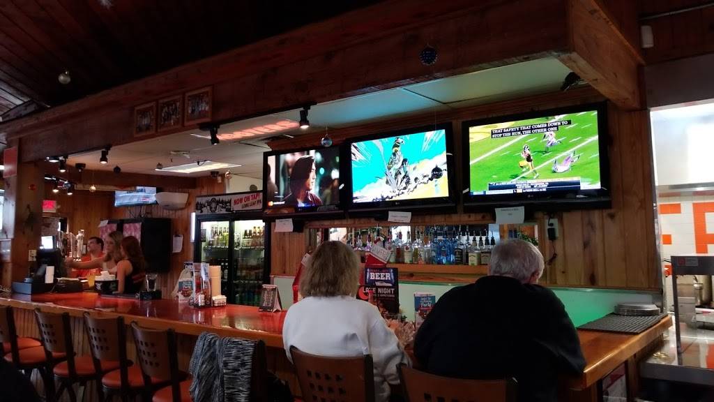 Hooters | restaurant | 132 Gallery Center Dr, Mooresville, NC 28117, USA | 7046635398 OR +1 704-663-5398