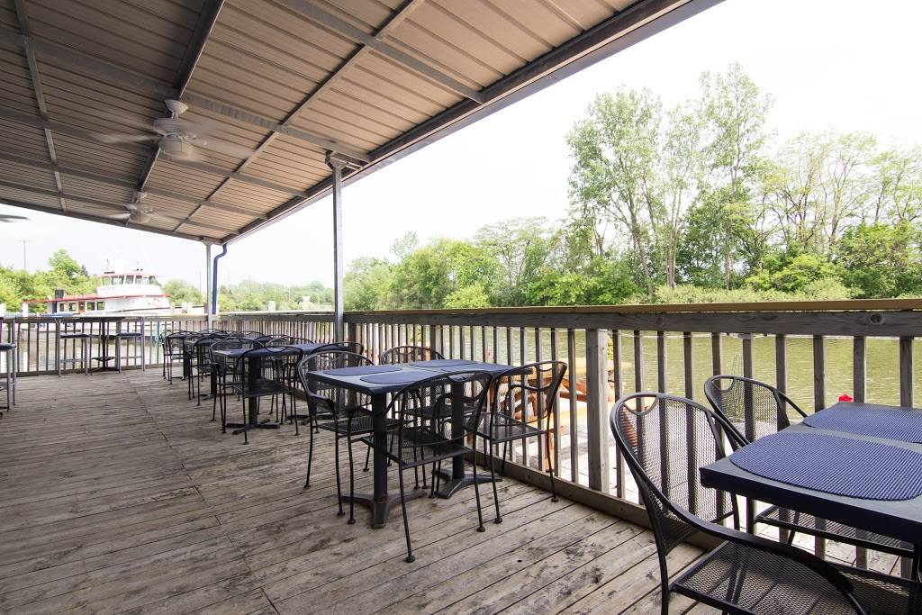 Captains Landing | restaurant | 152 N River Rd, Mt Clemens, MI 48043, USA | 5864939551 OR +1 586-493-9551