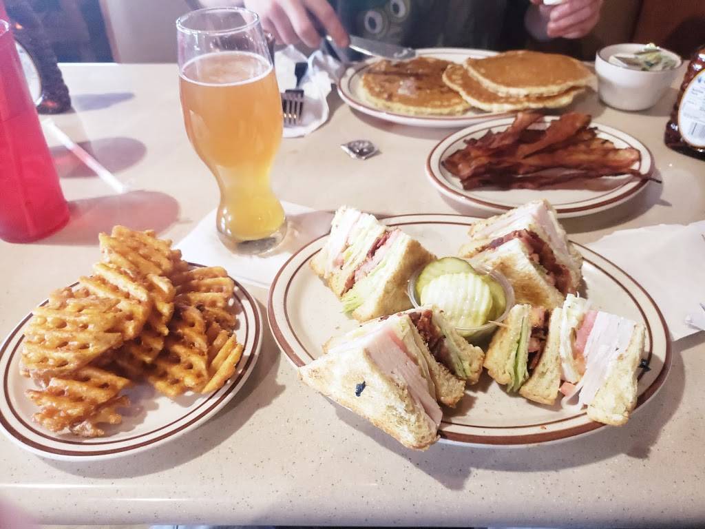 Leos Coney Island | restaurant | 33577 Van Dyke Ave, Sterling Heights, MI 48312, USA | 5869780080 OR +1 586-978-0080