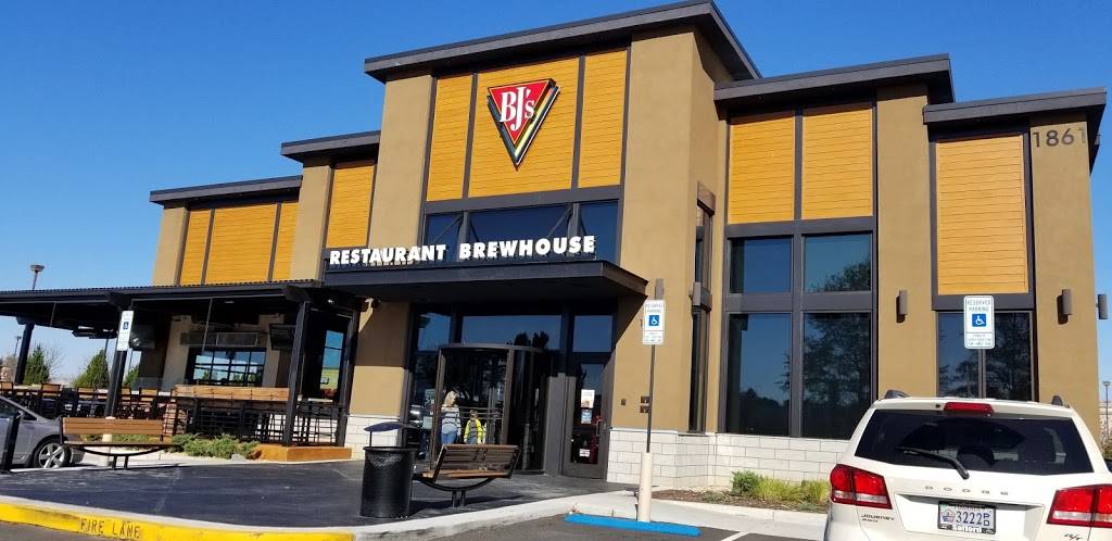 BJs Restaurant & Brewhouse | restaurant | 1861 Carl D. Silver Parkway, Fredericksburg, VA 22401, USA | 5407364710 OR +1 540-736-4710