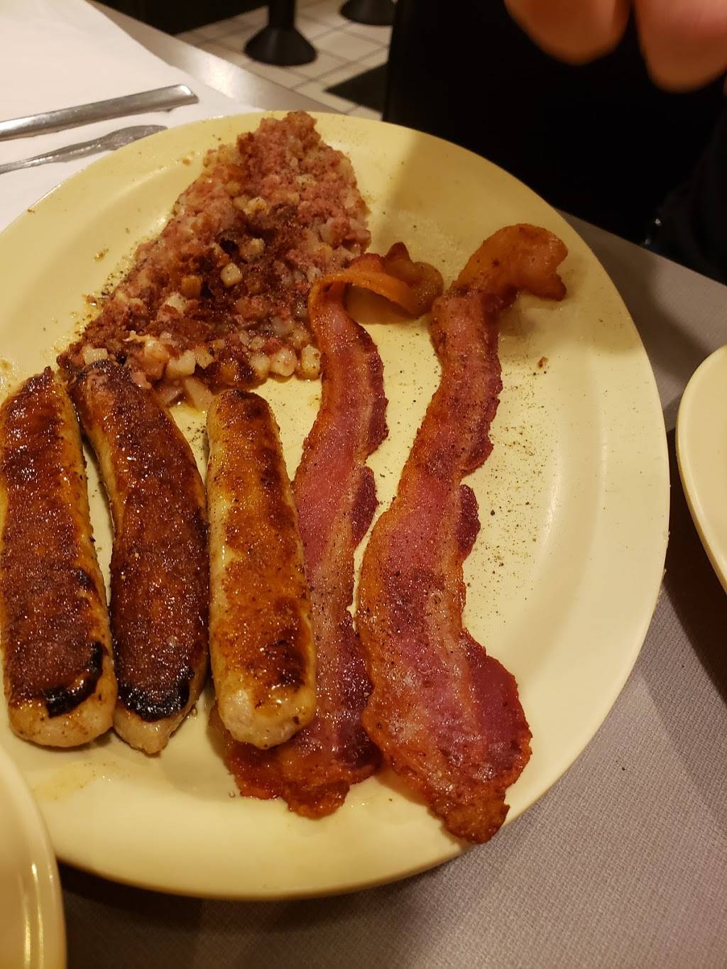 Daves Diner | restaurant | 1011 Seaway Dr, Fort Pierce, FL 34949, USA | 7724602810 OR +1 772-460-2810