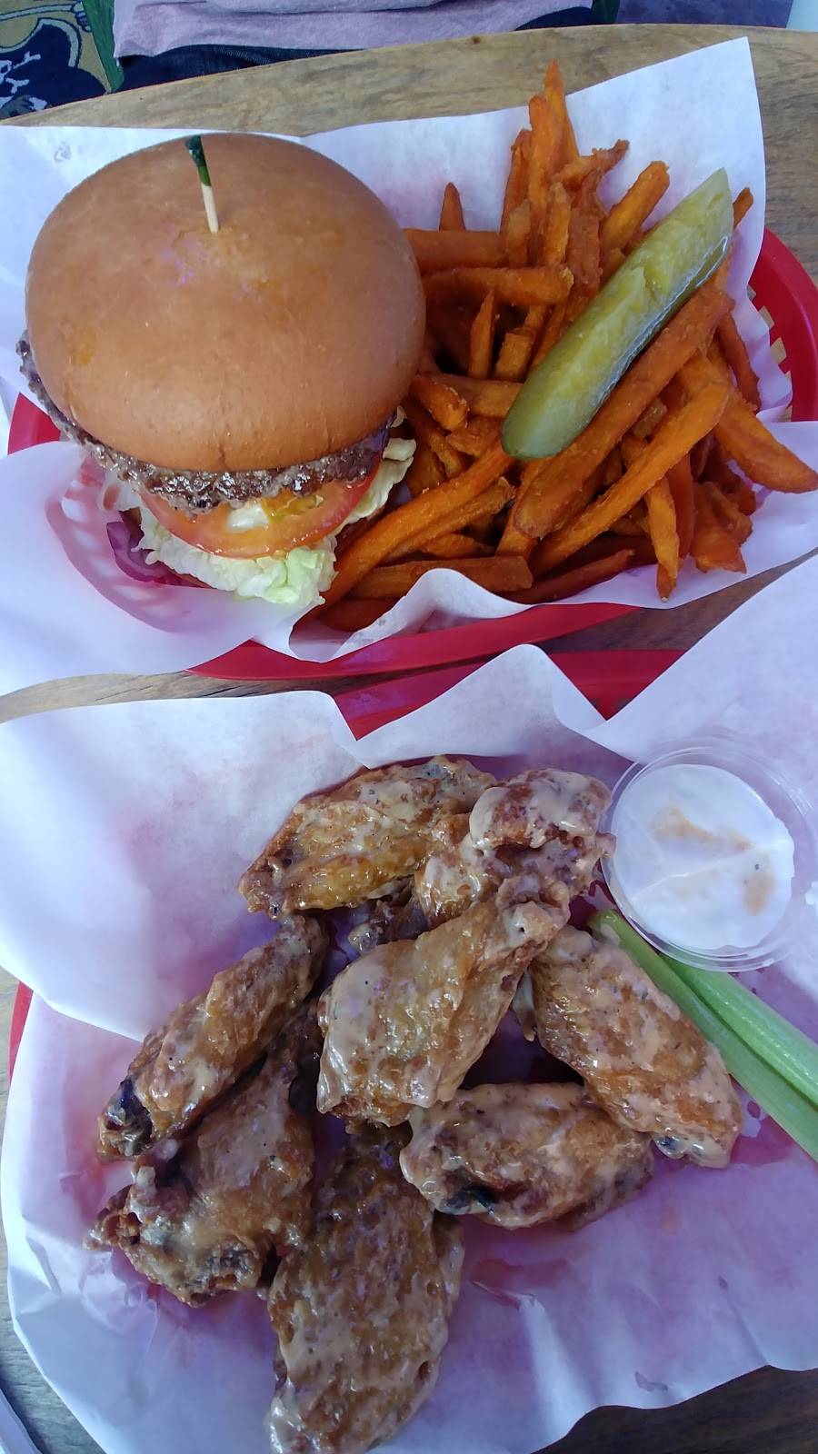 Crazy Mels Burgers & Bar | restaurant | 166 N Palm Canyon Dr, Palm Springs, CA 92262, USA | 7606567563 OR +1 760-656-7563