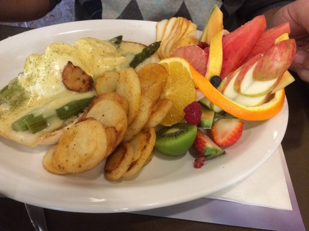 Tutti Frutti déjeuner et diner | restaurant | 425 Chemin Vanier, Gatineau, QC J9J 3H9, Canada | 8195573868 OR +1 819-557-3868