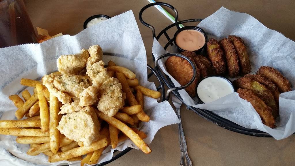 Chasin Tails | restaurant | 2200 N Westmoreland St, Arlington, VA 22213, USA | 7035382565 OR +1 703-538-2565