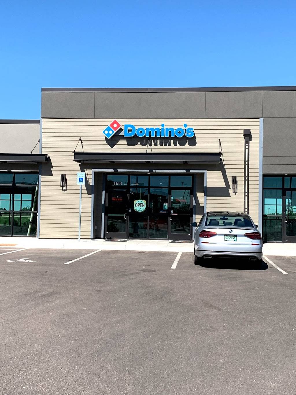 Dominos | meal delivery | 4650 Signal Tree Drive Bldg A, Unit 1700, Windsor, CO 80528, USA | 9702954990 OR +1 970-295-4990