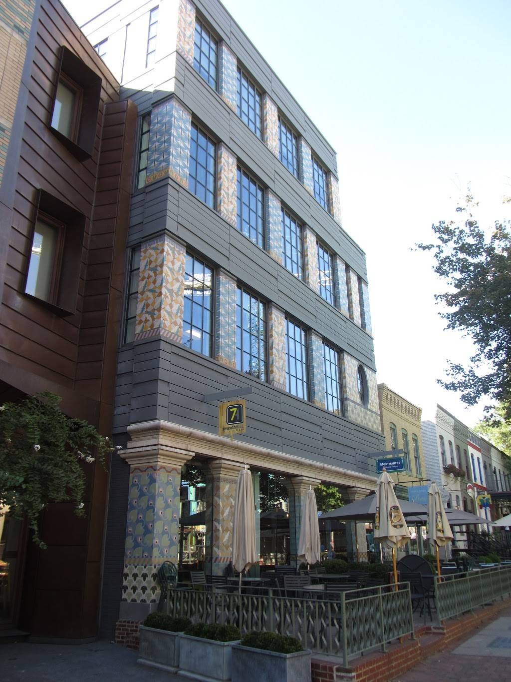 Montmartre | restaurant | 327 7th St SE, Washington, DC 20003, USA | 2025441244 OR +1 202-544-1244