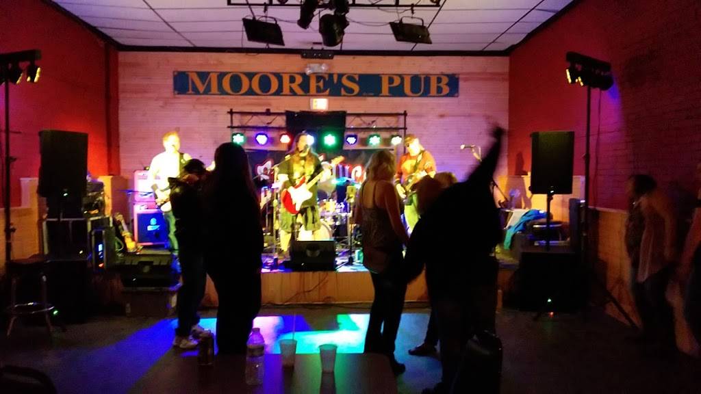 Moores Pub | restaurant | 168 E Elm St, Canton, IL 61520, USA | 3096470104 OR +1 309-647-0104