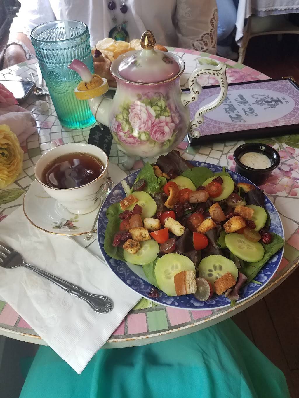 The Tilted Teacup Tea Room and Boutique | cafe | 103 S Saxon Ave, Brooksville, FL 34601, USA | 3525934111 OR +1 352-593-4111