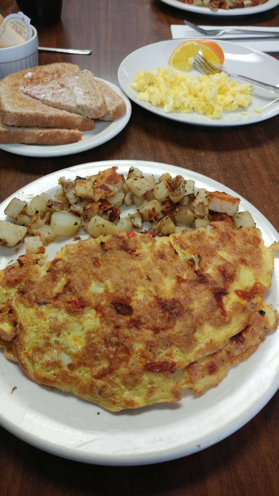 Bobbis Diner | restaurant | 641 Broadway St, Wyoming, ON N0N 1T0, Canada | 5198451739 OR +1 519-845-1739