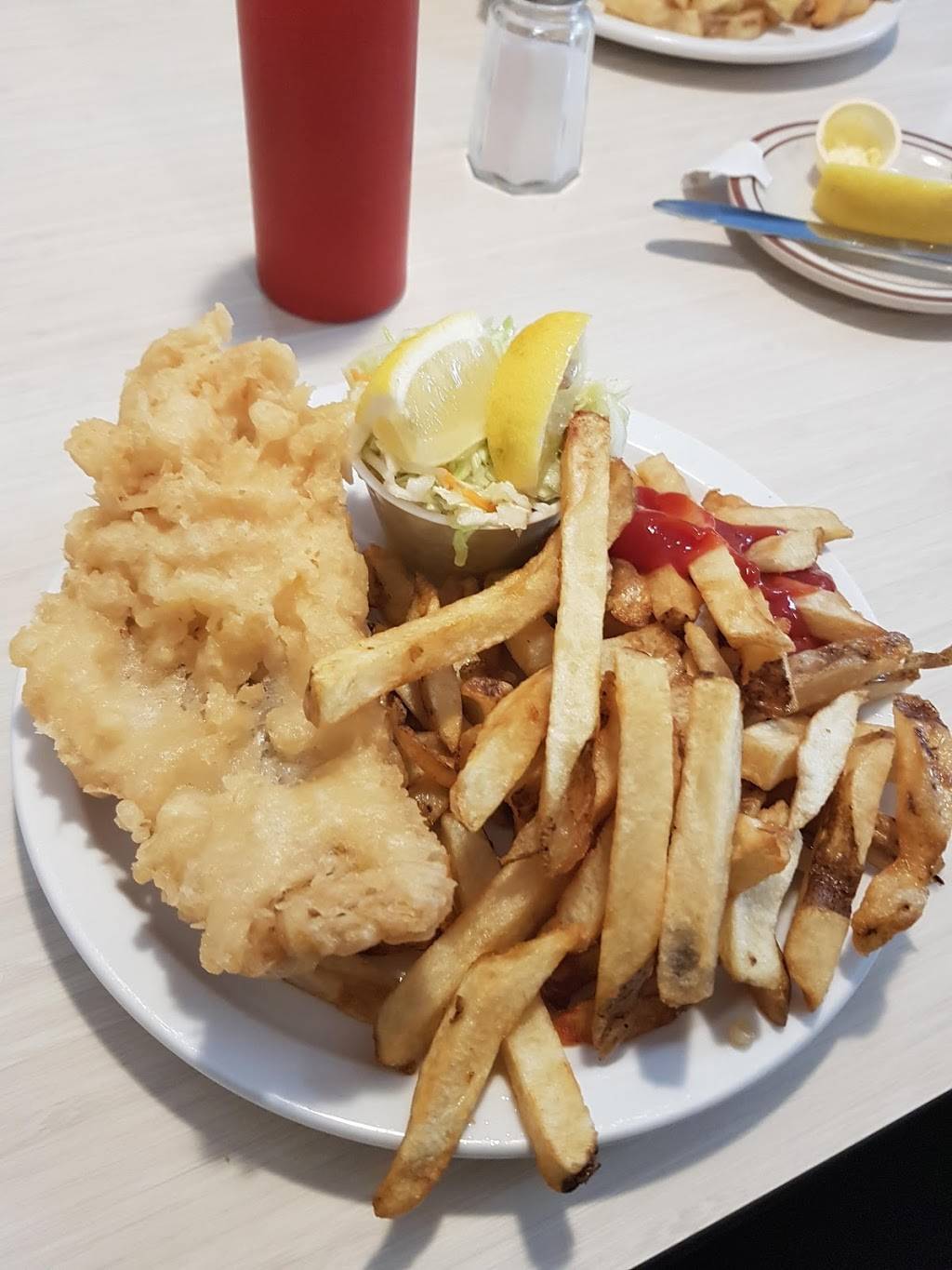 Olde London Fish And Chips | restaurant | 561 Southdale Rd E, London, ON N6E 1A2, Canada | 5196816644 OR +1 519-681-6644
