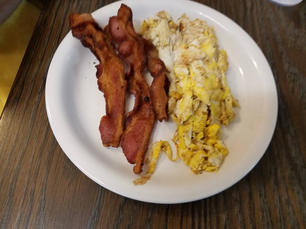 The Gravy Train Family Restaurant | restaurant | 104 E Walnut St, North Freedom, WI 53951, USA | 6085224485 OR +1 608-522-4485