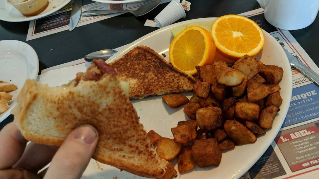 Restaurant Le Maska inc | restaurant | 40 Route Marie Victorin O, Yamaska, QC J0G 1W0, Canada | 4507890770 OR +1 450-789-0770