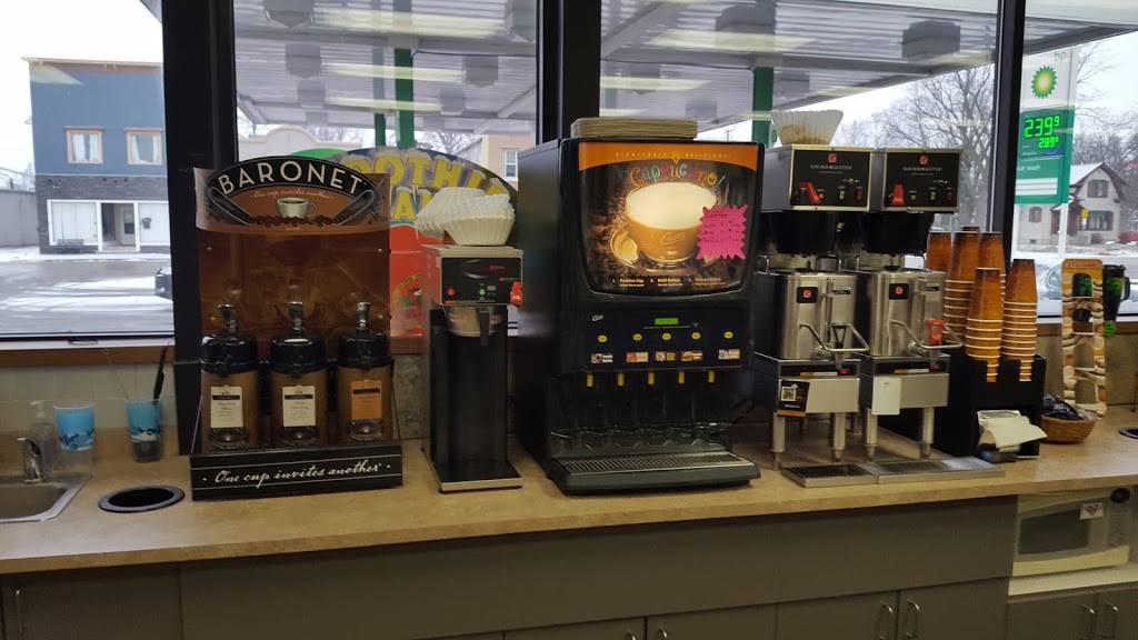 Hot Stuff Pizza | restaurant | 234 S Main St, Seymour, WI 54165, USA | 9208337790 OR +1 920-833-7790