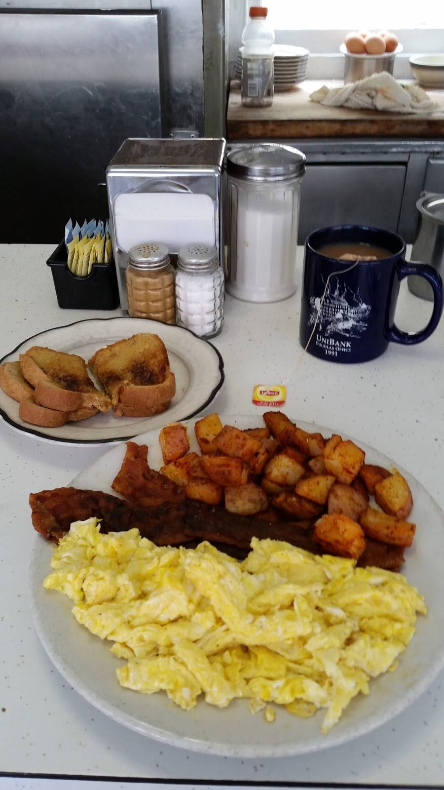 Pegs Diner | restaurant | 87 Church St, Whitinsville, MA 01588, USA | 5082340170 OR +1 508-234-0170