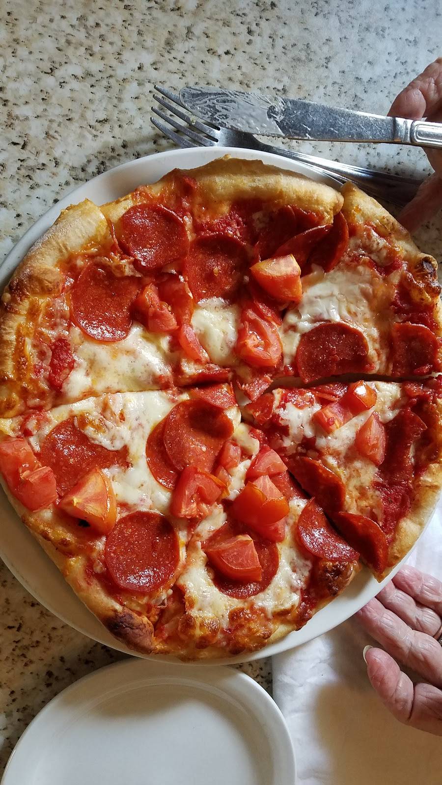 Sals Italian Bistro | restaurant | 125 S Main St, Edinburg, VA 22824, USA | 5409849300 OR +1 540-984-9300