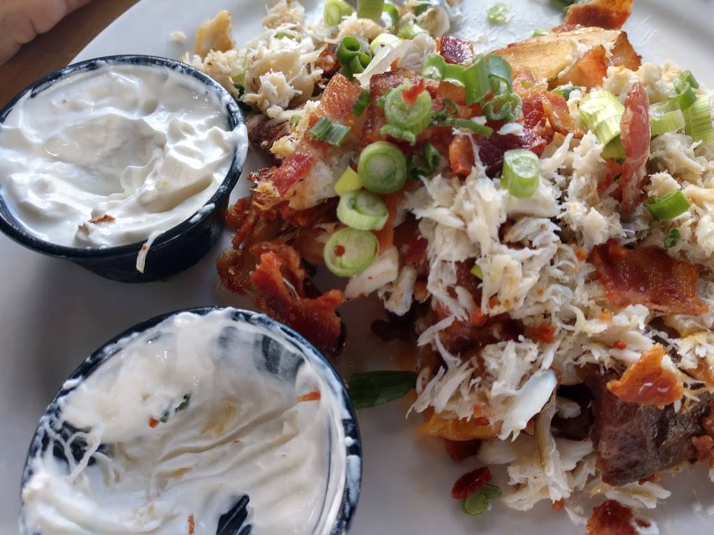 The Buzzards Roost | restaurant | 21 Garden Cove Dr, Key Largo, FL 33037, USA | 3054533746 OR +1 305-453-3746