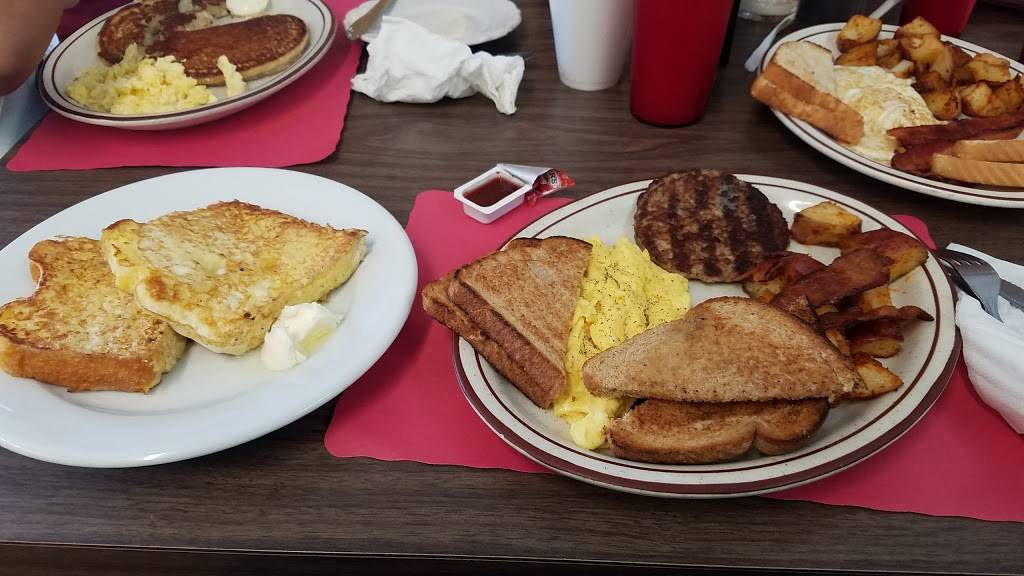 DeAvilas Restaurant & Catering | restaurant | 371 Weir St, Taunton, MA 02780, USA | 5088232047 OR +1 508-823-2047