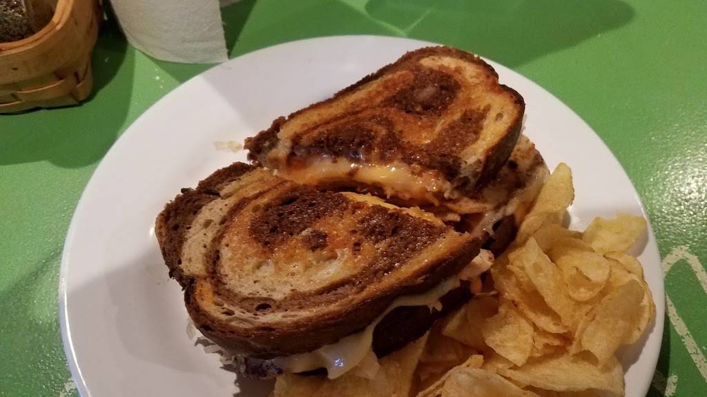 Williamsburg Snack Bar | restaurant | 109 Main St, Haydenville, MA 01039, USA | 4132687556 OR +1 413-268-7556