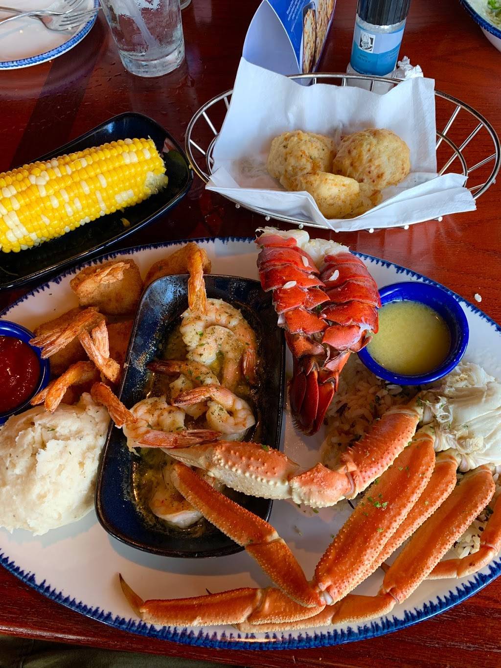Red Lobster | restaurant | 110 Ludwig Dr, Fairview Heights, IL 62208, USA | 6183979251 OR +1 618-397-9251