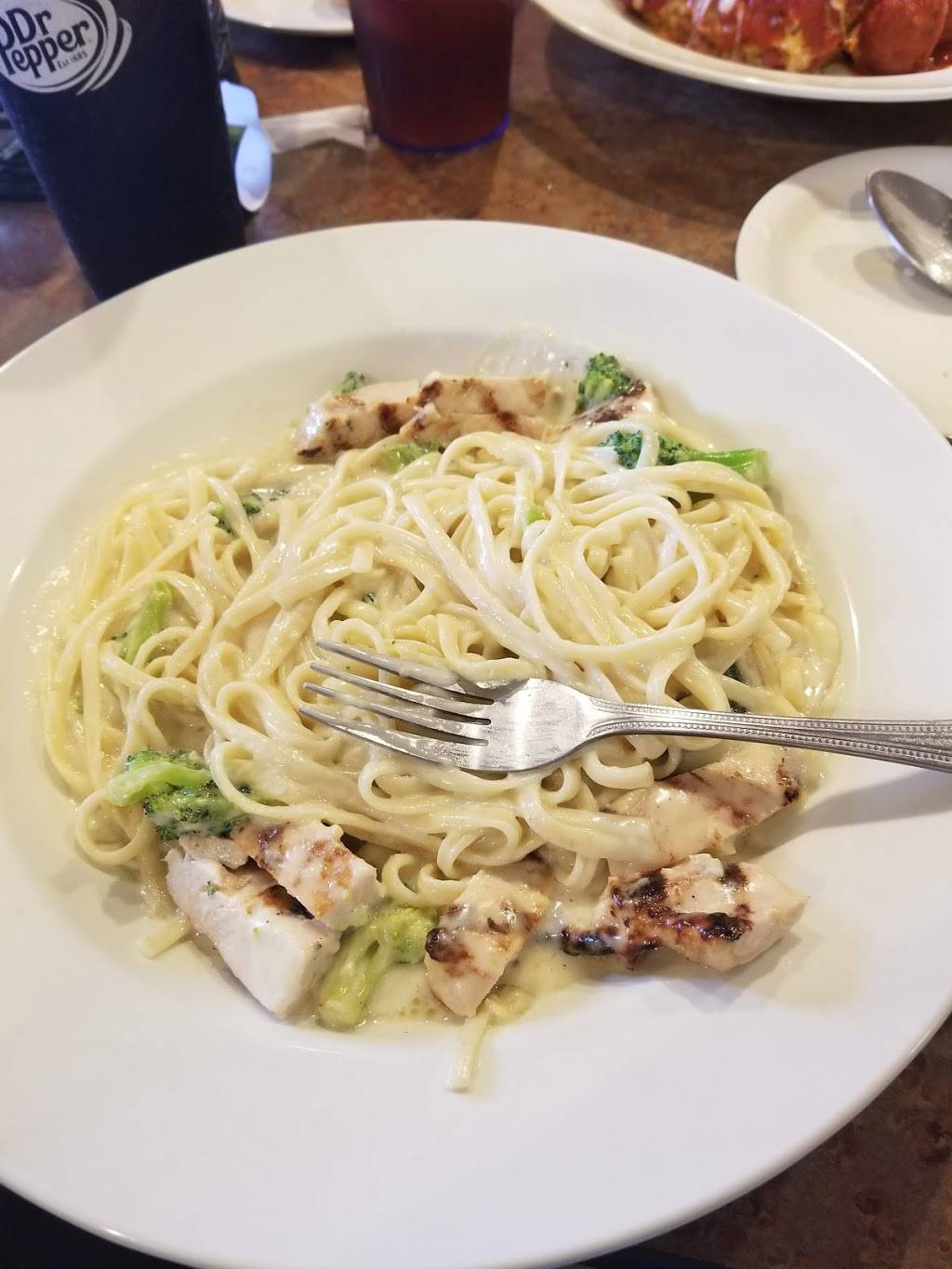 Longos Pizza | restaurant | 8907 Mentor Ave, Mentor, OH 44060, USA | 4409748282 OR +1 440-974-8282