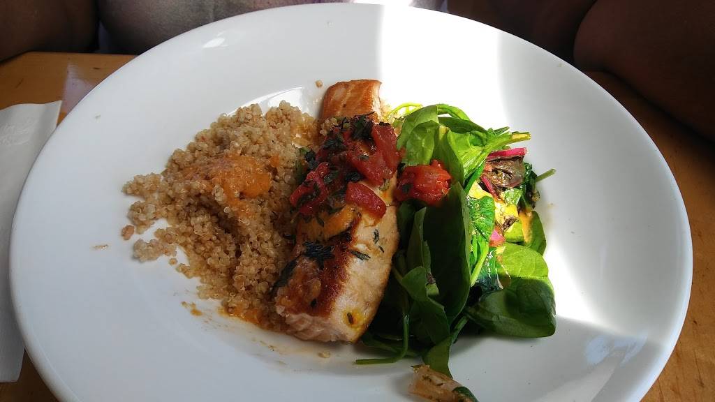 Radio Africa Kitchen | restaurant | 4800 3rd St, San Francisco, CA 94124, USA | 4158269660 OR +1 415-826-9660