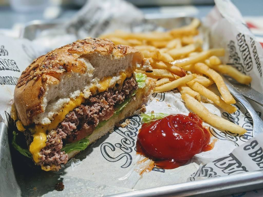 Sickies Garage Burgers & Brews | restaurant | 1203 Cornhusker Rd, Bellevue, NE 68123, USA | 5319993352 OR +1 531-999-3352