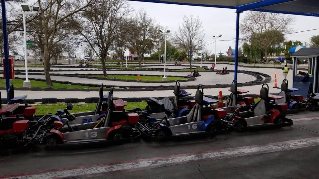 Boomers! Modesto | meal takeaway | 4215 Bangs Ave, Modesto, CA 95356, USA | 2095455248 OR +1 209-545-5248