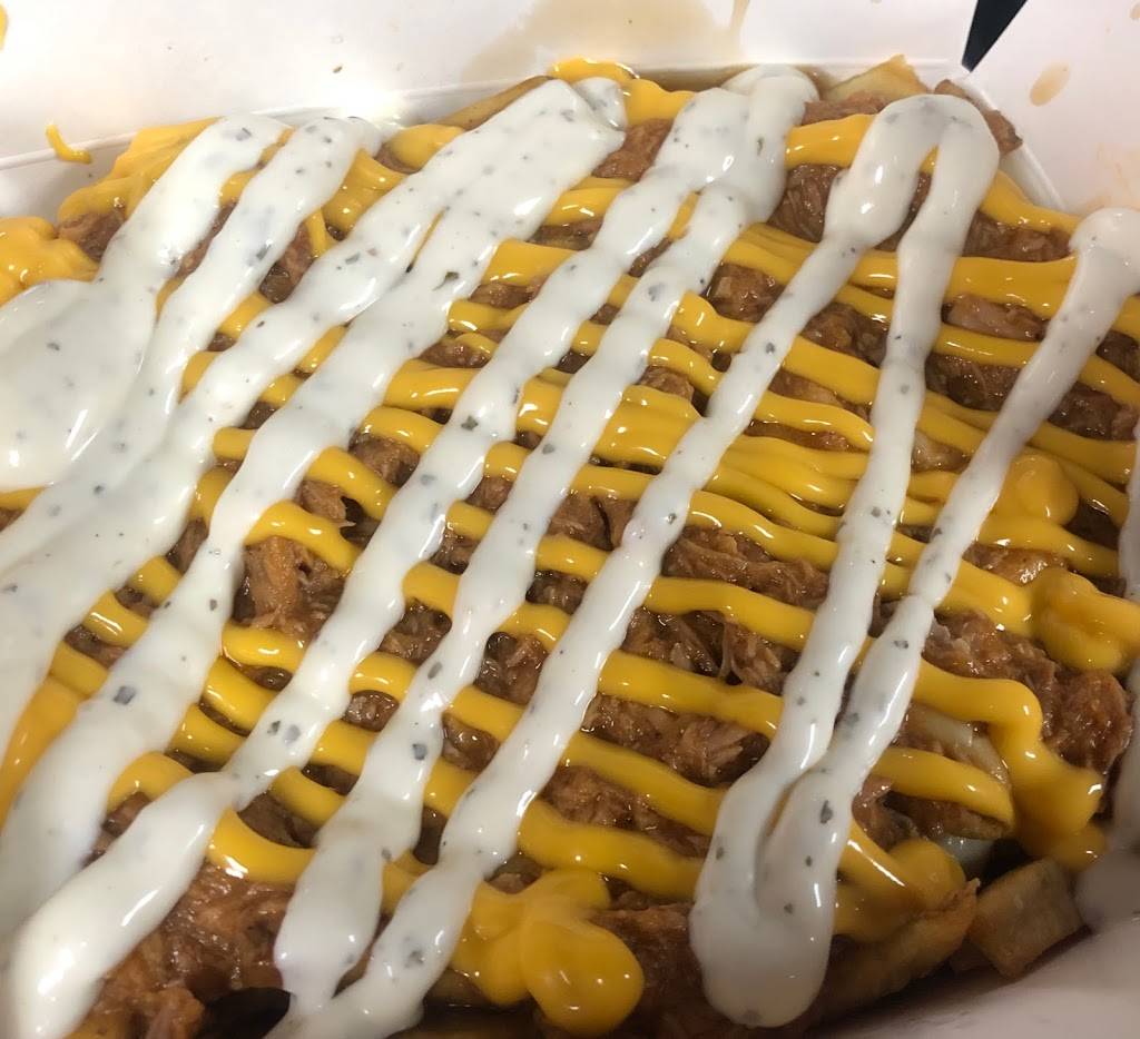 Smokes Poutinerie | restaurant | 4032 Confederation Pkwy, Mississauga, ON L5B 0G4, Canada | 9052322873 OR +1 905-232-2873