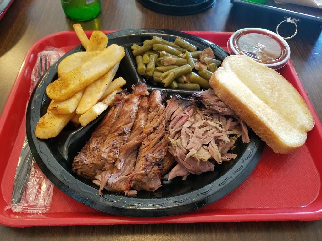 Bar-B-Que Station #1 Independence | restaurant | 563 W Railroad Ave, Independence, LA 70443, USA | 9858783747 OR +1 985-878-3747