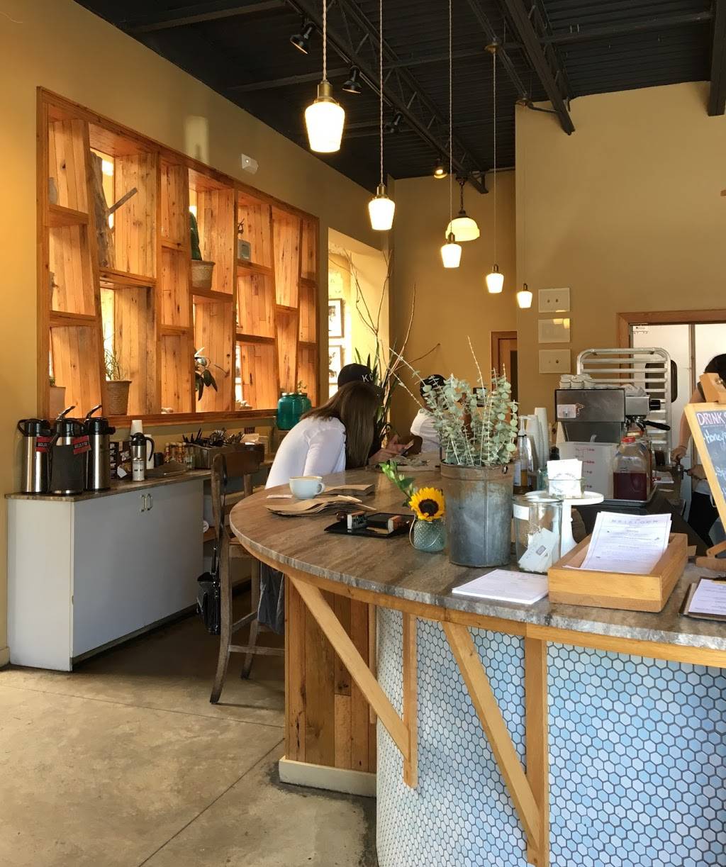 Heirloom Bakery & Hearth | bakery | 401 E 63rd St, Kansas City, MO 64110, USA | 8164927259 OR +1 816-492-7259