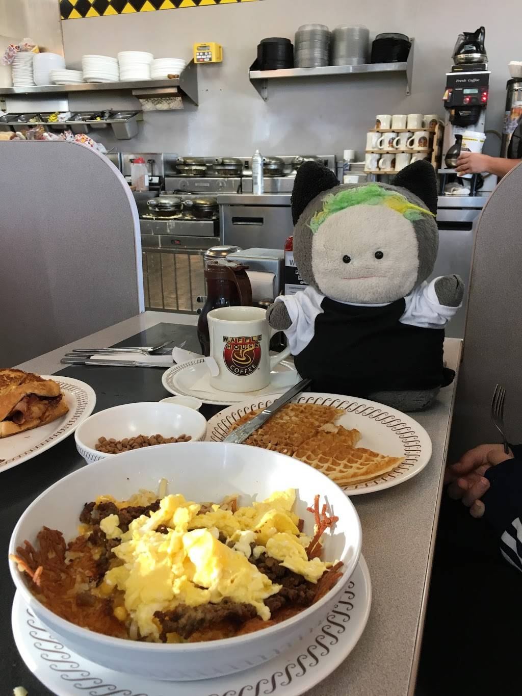 Waffle House | meal takeaway | 9750 NW Prairie View Rd, Kansas City, MO 64153, USA | 8168916545 OR +1 816-891-6545