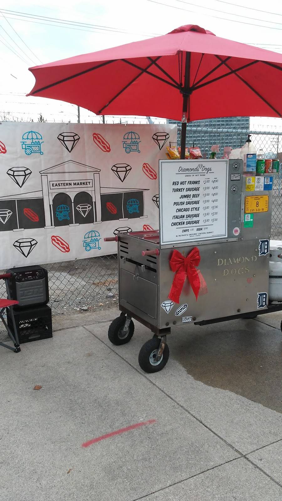 Diamond Dogs | meal takeaway | 1388 Gratiot Ave, Detroit, MI 48207, USA | 3134611125 OR +1 313-461-1125