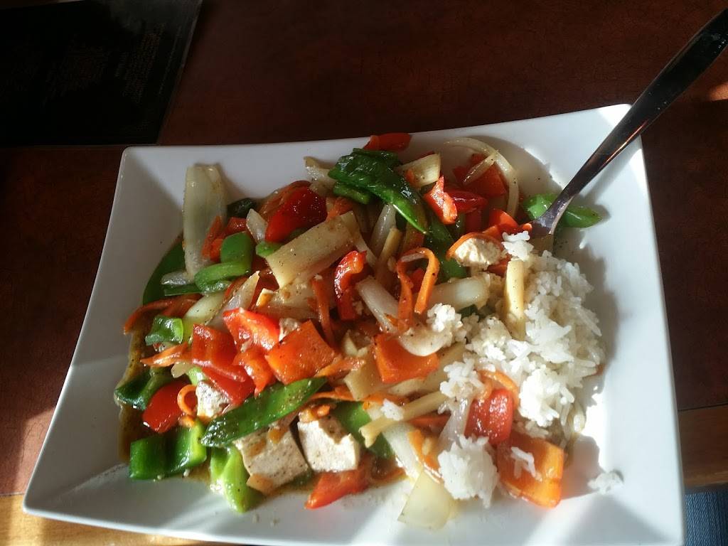 Hong Thai | restaurant | 11628 Fountains Dr, Maple Grove, MN 55369, USA | 7637033410 OR +1 763-703-3410