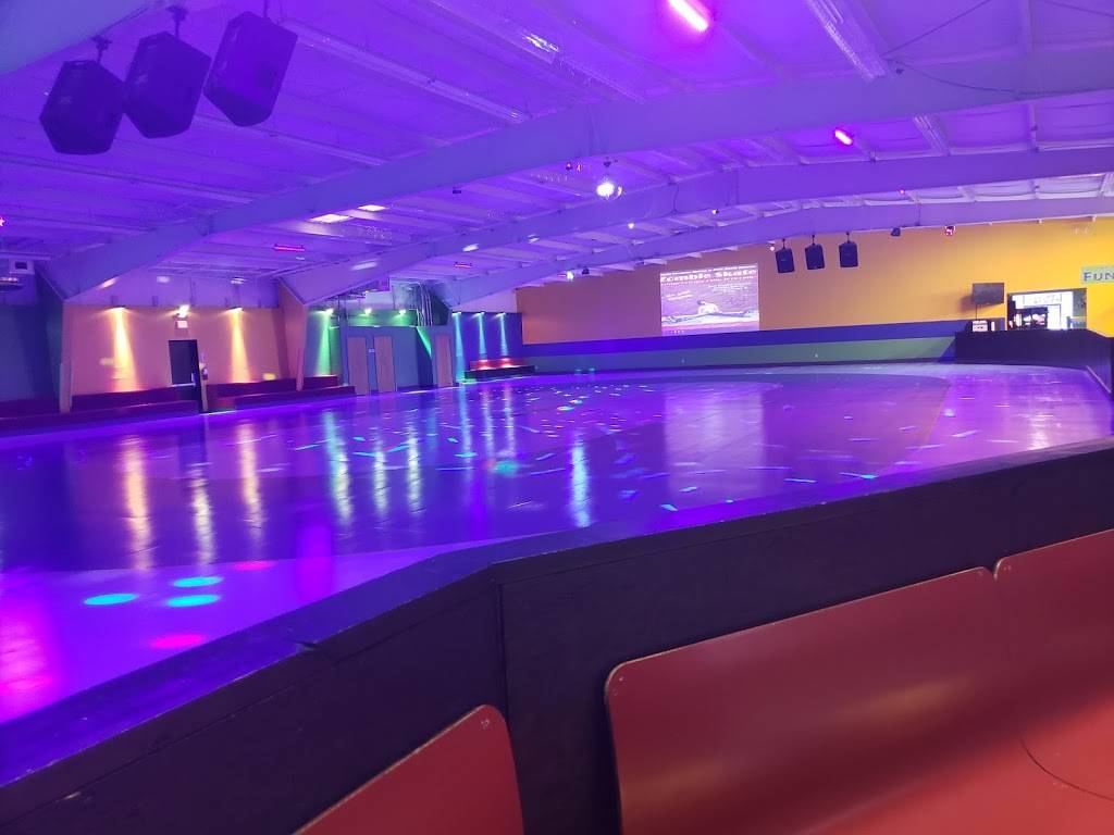 Smoky Mountain Sk8way | restaurant | 19025 Great Smoky Mountains Expy, Waynesville, NC 28786, USA | 8282469124 OR +1 828-246-9124