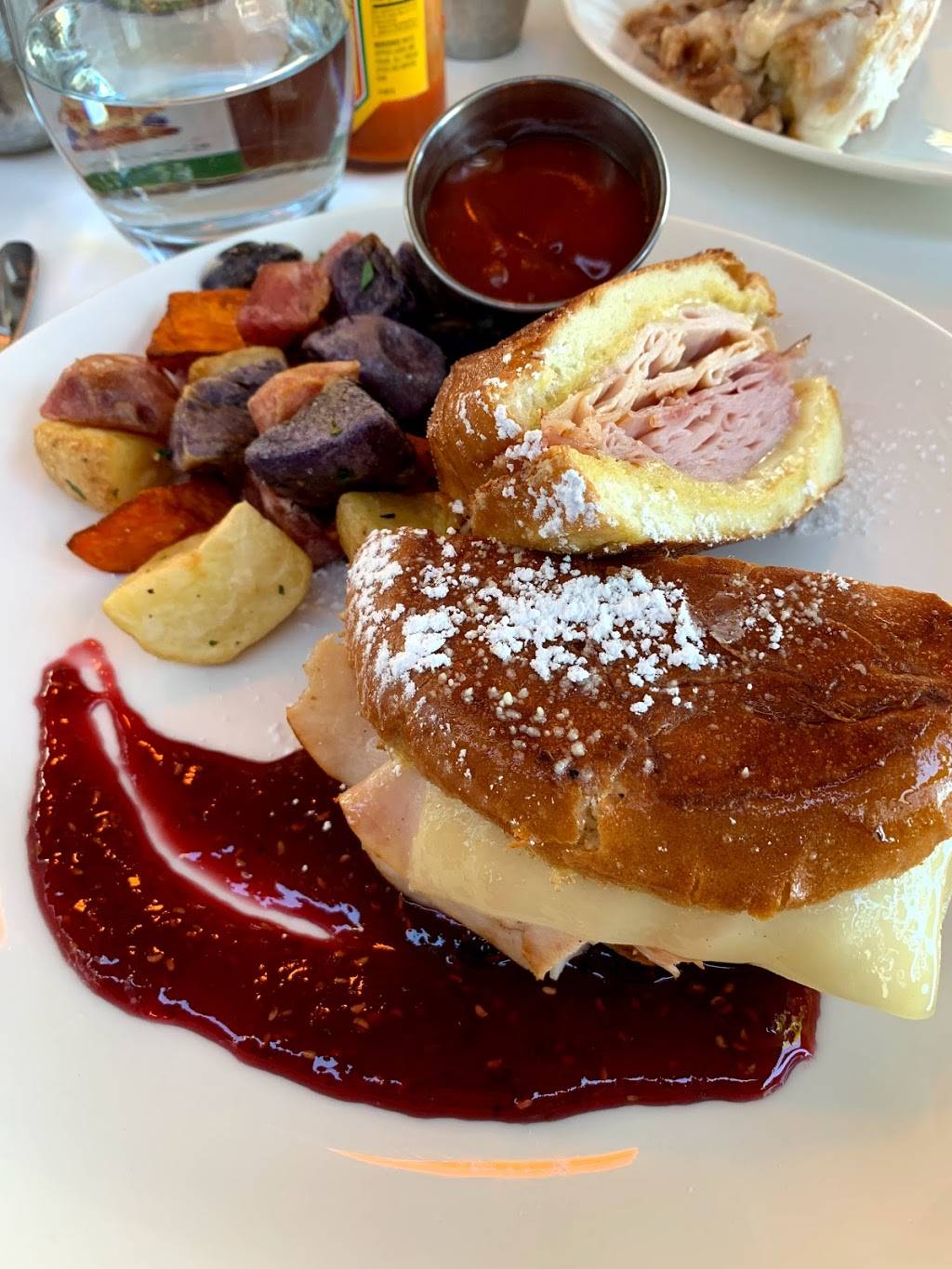 VUE | restaurant | 2100 Costa Del Mar Rd, Carlsbad, CA 92009, USA | 8008545000 OR +1 800-854-5000